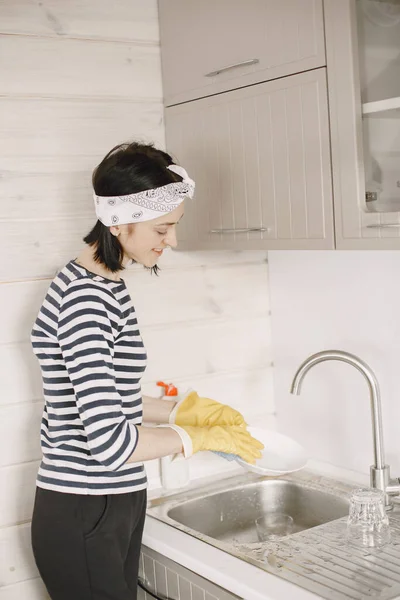 Woman in yellow gloves cleans her home — Stock Photo, Image