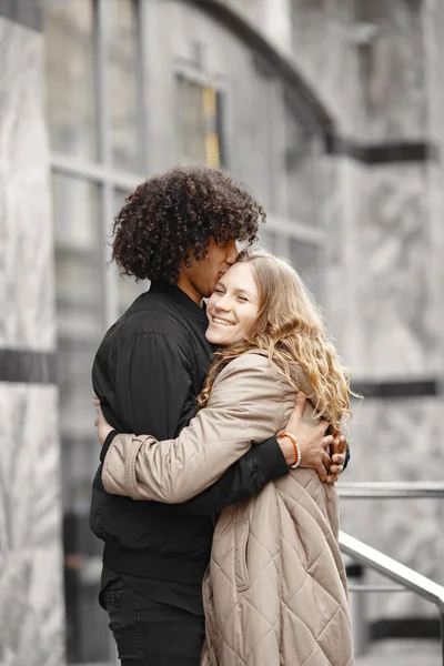 Mixed couple spenting time together in a spring city — Stock Photo, Image