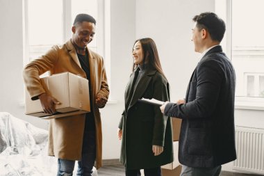 Yeni Apartman 'daki Çifte Emlakçı Anlaşmasını Açıklıyor