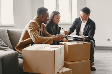 Yeni Apartman 'daki Çifte Emlakçı Anlaşmasını Açıklıyor