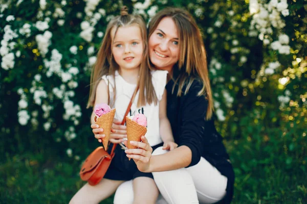 Mother with daughter — Stock Photo, Image