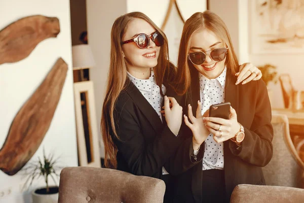 Twins with phone — Stock Photo, Image