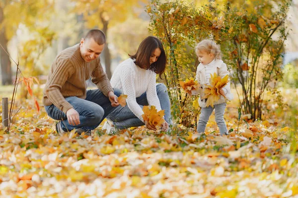 Cute and stylish family playing in a autumn field — Stock Photo, Image