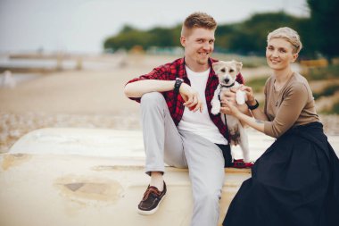 Mutlu çifte bir plajda