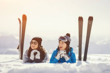 Colorado 'da kayak merkezindeki kadınlar