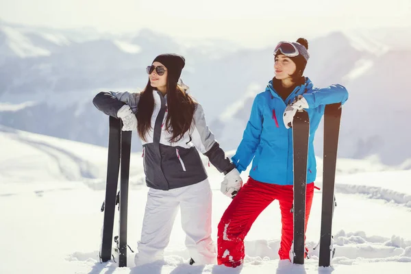 Femmes dans la station de ski dans colorado — Photo