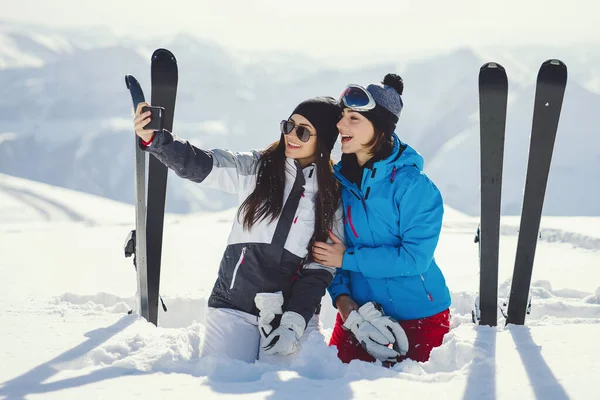 Femmes dans la station de ski dans colorado — Photo