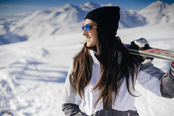 Femme dans le ciel station dans colorado — Photo