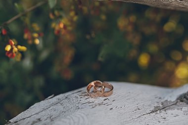 Evlilik yüzükleri.