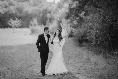 Parkta evlenen çift.