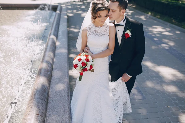 Hochzeitstag schönes Paar — Stockfoto