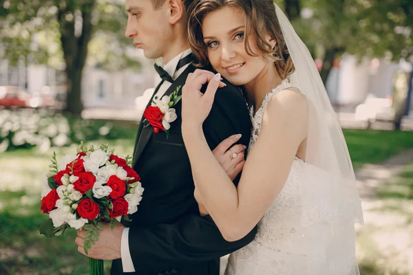 Dia do casamento casal bonito — Fotografia de Stock