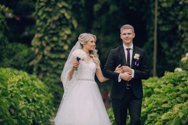 güzel sarışın Düğün çifti