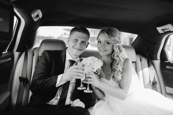 Beautiful blond wedding couple — Stock Photo, Image