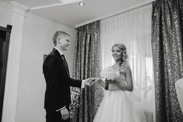 Beautiful blond wedding couple — Stock Photo, Image