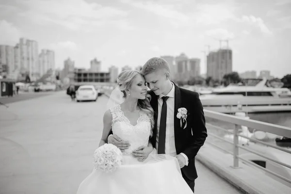 Casamento casal loiro — Fotografia de Stock