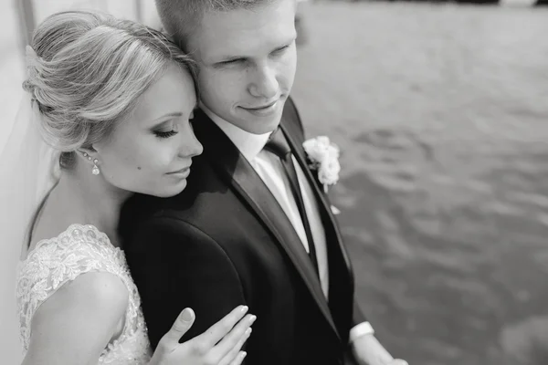 Casamento casal loiro — Fotografia de Stock