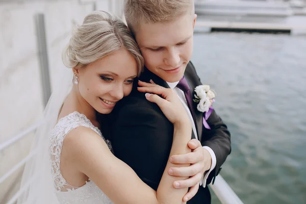 Casamento casal loiro — Fotografia de Stock