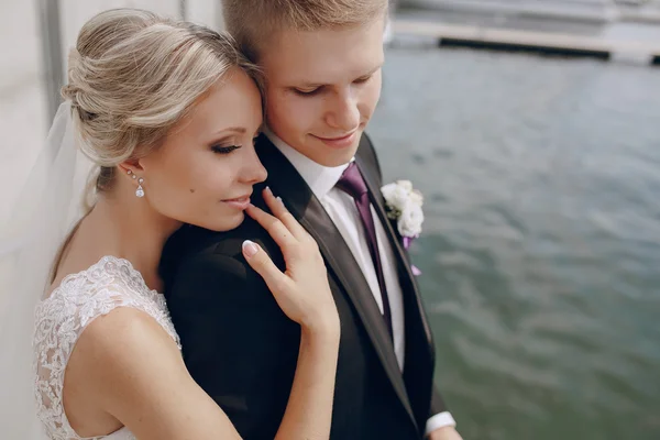 Casamento casal loiro — Fotografia de Stock