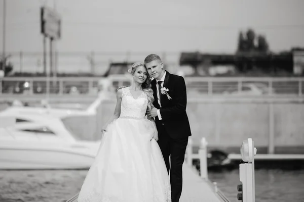 Casamento casal loiro — Fotografia de Stock