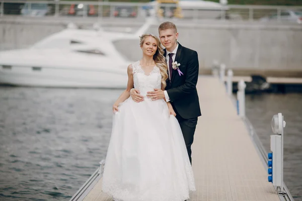 Casamento casal loiro — Fotografia de Stock