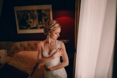 Günaydın gelin otel odasında.