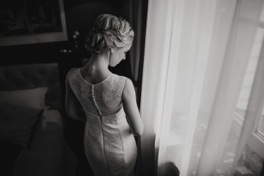 Günaydın gelin otel odasında.