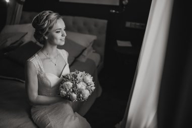 Günaydın gelin otel odasında.