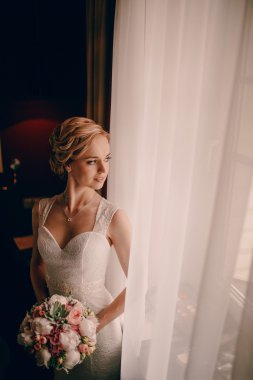 Günaydın gelin otel odasında.