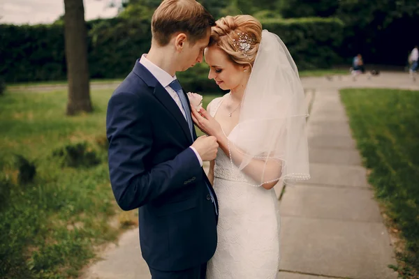 Lindo casal loiro — Fotografia de Stock