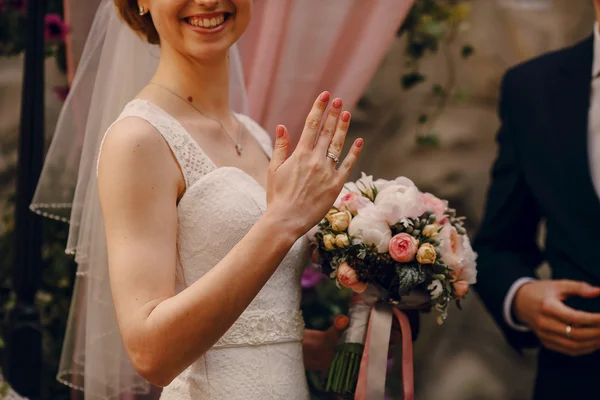 Ceremonia de desgaste RING — Foto de Stock