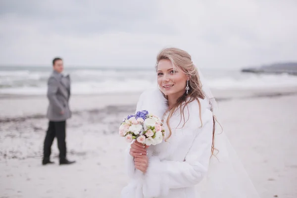 冬のビーチで結婚式 — ストック写真