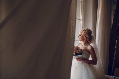 sarışın gelini onu damadı ile