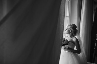 sarışın gelini onu damadı ile