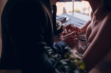 sarışın gelini onu damadı ile