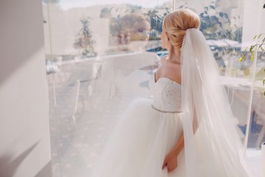 sarışın gelini onu damadı ile