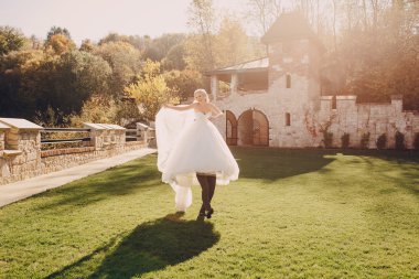 sarışın gelini onu damadı ile