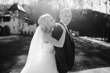 sarışın gelini onu damadı ile