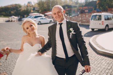 sarışın gelini onu damadı ile