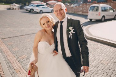 sarışın gelini onu damadı ile