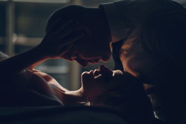 sarışın gelini onu damadı ile