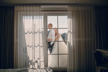 sarışın gelini onu damadı ile