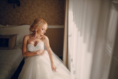 sarışın gelini onu damadı ile