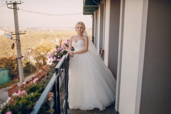 Blonde bride with her groom — Stock Photo, Image