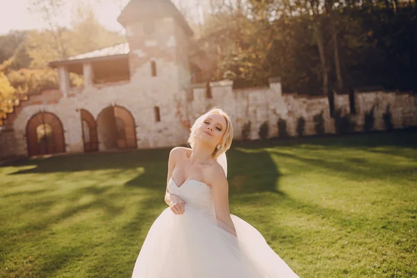 Blonde bride with her groom — Stock Photo, Image