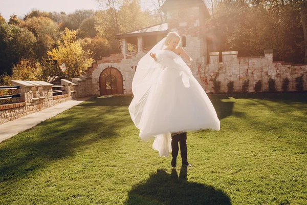 Blonde bride with her groom — Stock Photo, Image