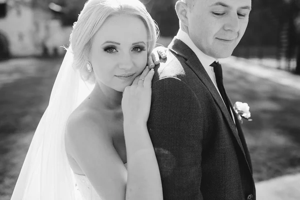 Blonde bride with her groom — Stock Photo, Image