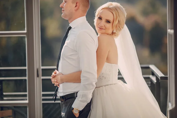 Blonde bride with her groom — Stock Photo, Image