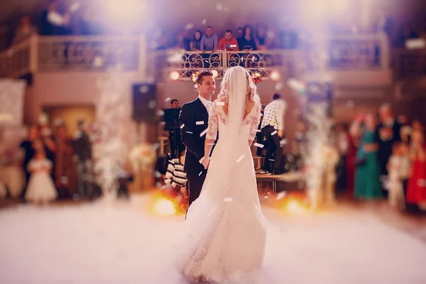 First dance bride in a restaurant — Stock Photo, Image