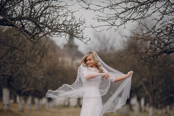 Bride walking in golden autumn nature — Stock Photo, Image